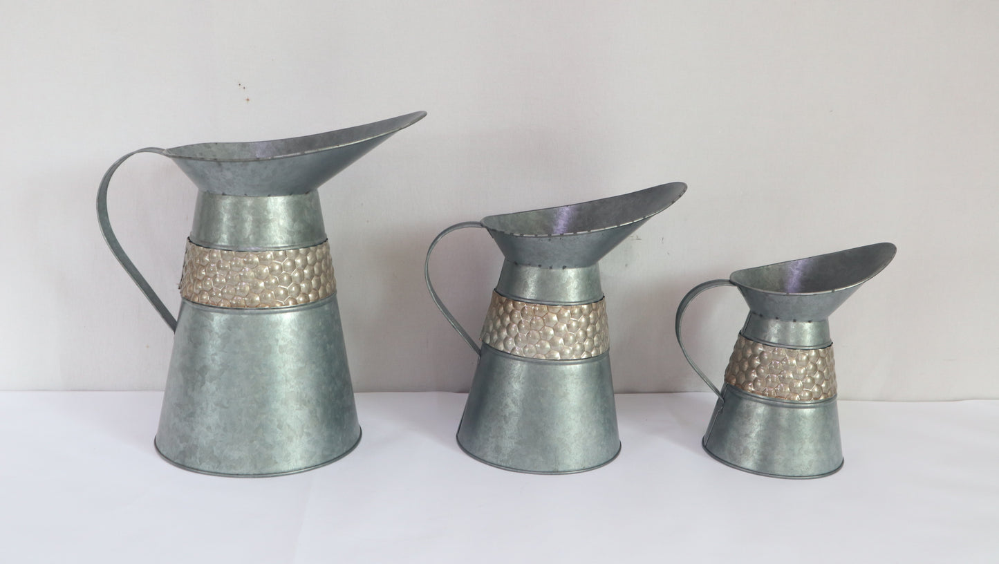 Metal Watering Can Garden Planter and Pot Basket Container  Holiday