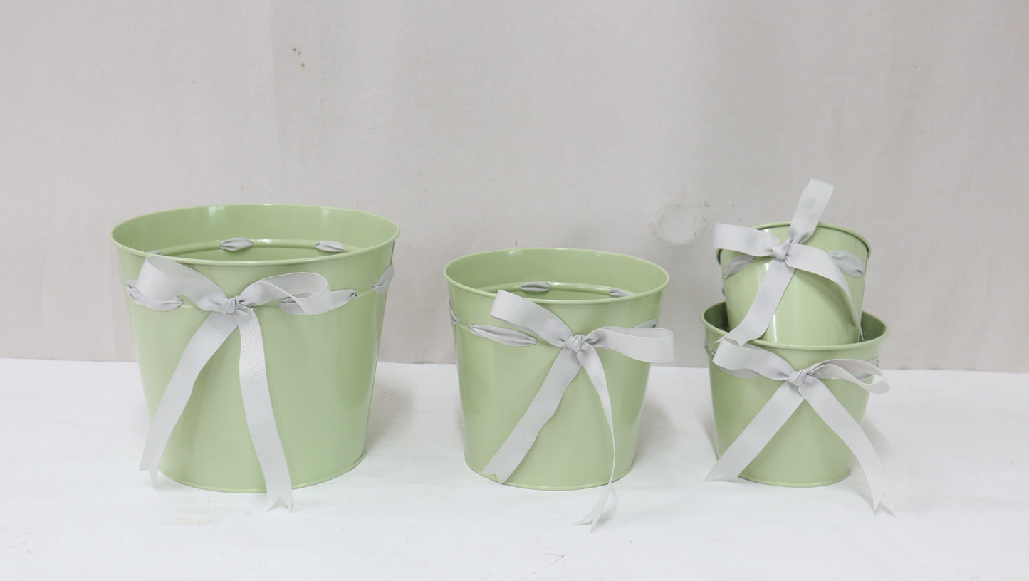 Metal Basket Garden Planter and Pot Basket Container  Holiday