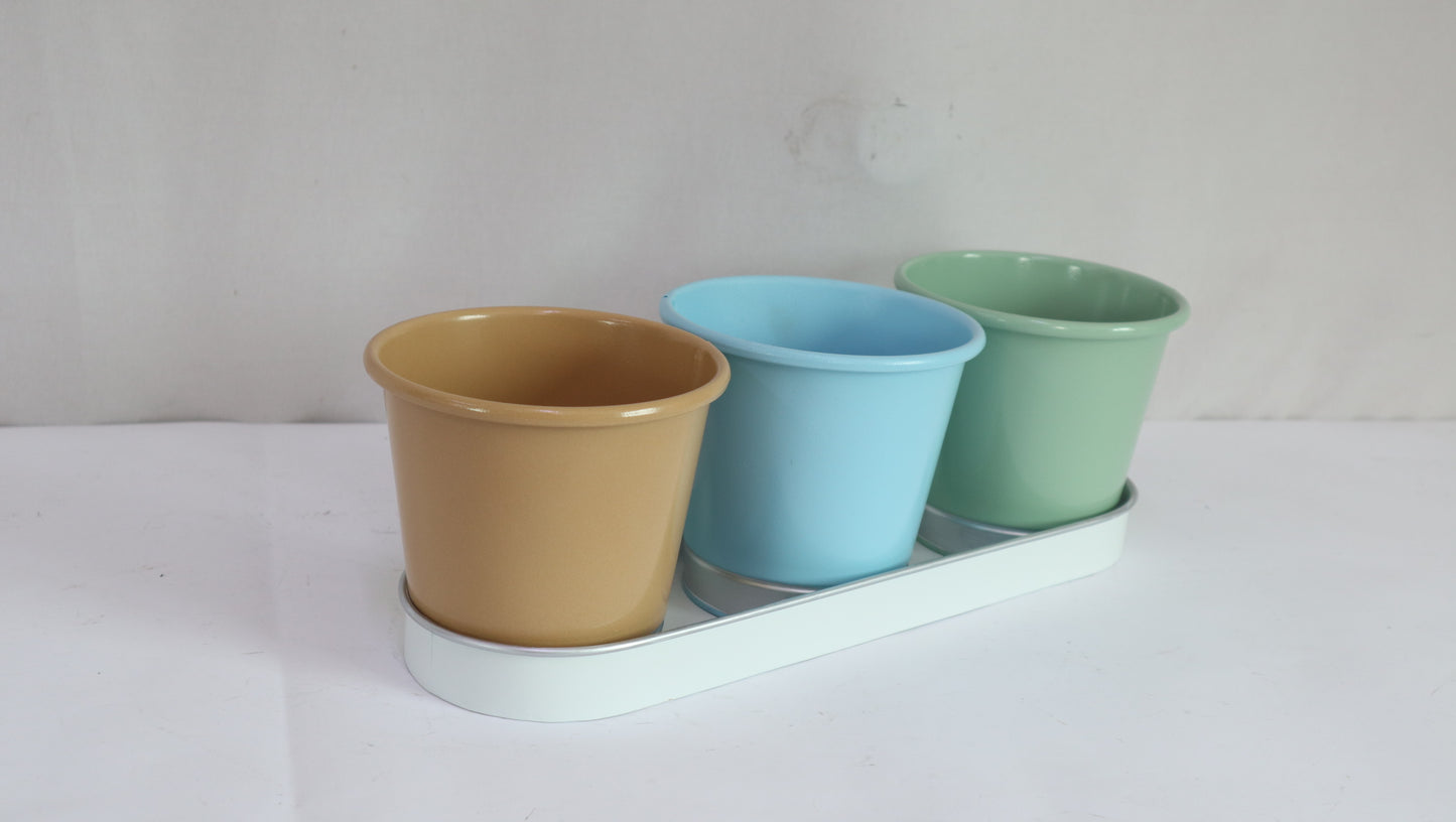 Metal Basket Garden Planter and Pot Basket Container  Holiday