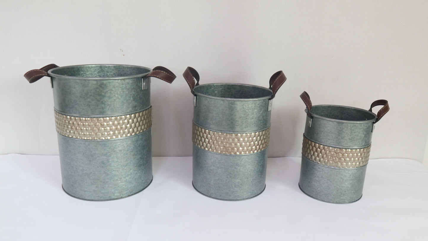 Metal Basket Garden Planter and Pot Basket Container  Holiday